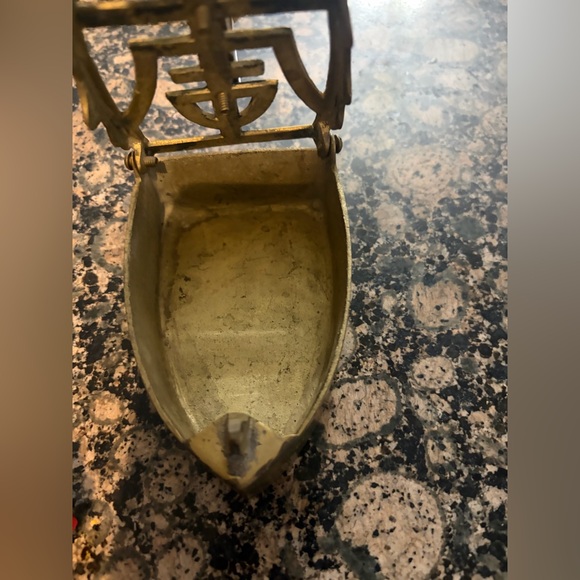 Antique Brass Iron with Wooden Handle - Picture 4 of 8